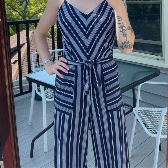 Striped jump suit with leg slits and pockets - Picture 3 of 7